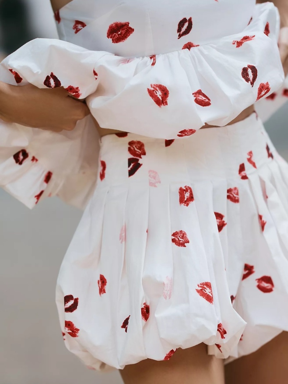 Anthropologie Maeve Bubble Bloomer Shorts Size Medium Lipstick Kiss White Red - Picture 11 of 11